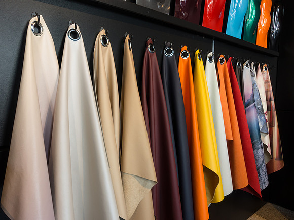 Leather options display